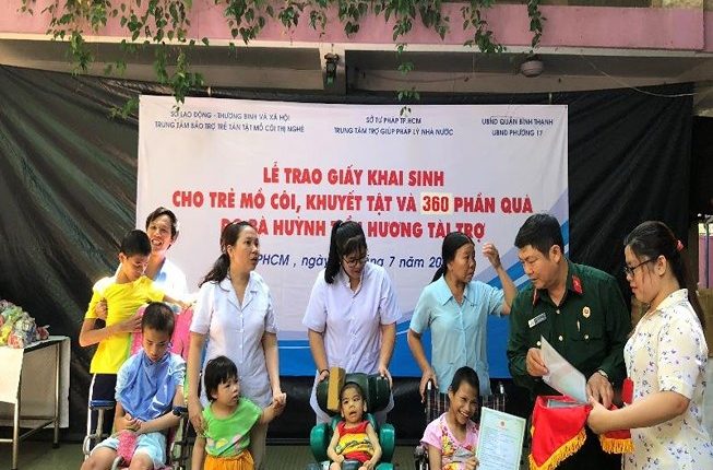 40 trẻ mồ côi, khuyết tật được cấp giấy khai sinh