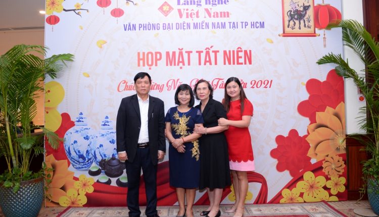 Bà Nguyễn Thị Phượng, Nguyên Phó Cục trưởng Cục Quản trị – Hành chính Văn phòng Chính phủ (thứ 2 bên trái sang) 3