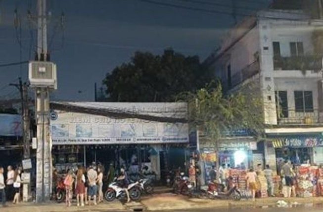 Cháy quán nem