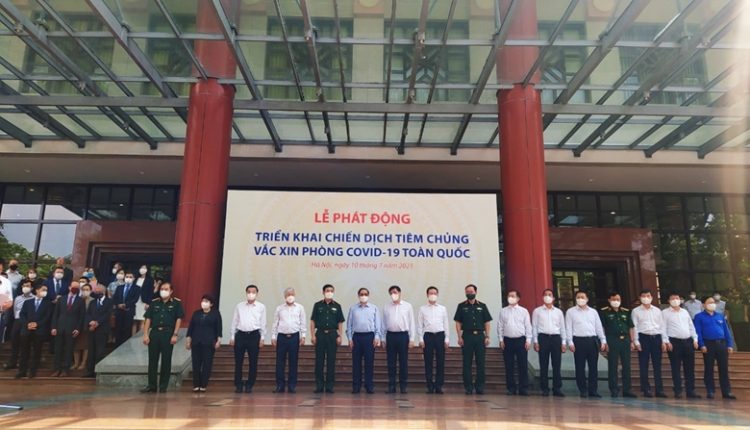 phat-dong-chien-dich-tiem-chung-lon-nhat-lich-su-tin-viet-today-vn-1