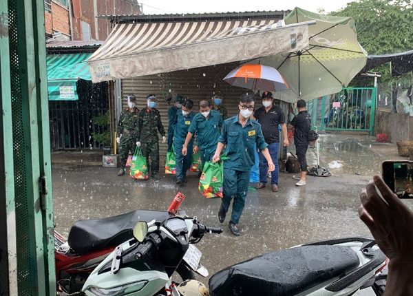 quan-7-quan-doi-cung-chinh-quyen-dia-phuong-quan-tam-sau-sat-doi-song-nguoi-dan-tin-viet-today-vn-3