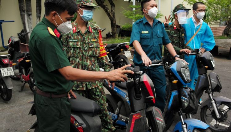 quan-8-quan-doi-“ganh-vac”-nhiem-vu-cham-lo-doi-song-nguoi-dan-day-lui-dai-dich-tin-viet-today-vn-4