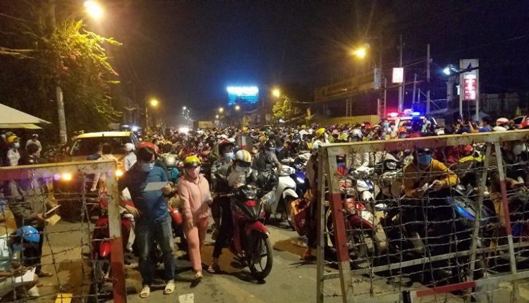 nguoi-dan-tu-vung-dich-khong-tu-y-di-chuyen-ve-que-tin-viet-today-vn-2