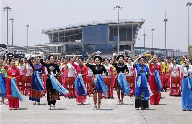 cac-chuong-trinh-chao-don-ong-tap-can-binh-tai-san-bay-noi-bai