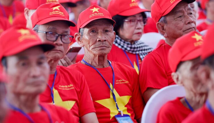 cac-chien-si-cach-mang-tu-chinh-tri