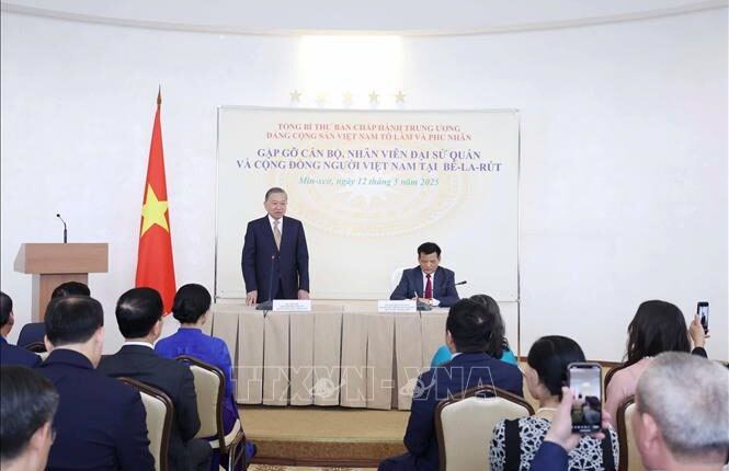 tbt-to-lam-tro-chuyen-voi-can-bo-nhan-vien-dai-su-quan-va-cong-dong-nguoi-viet-tai-belarus-2