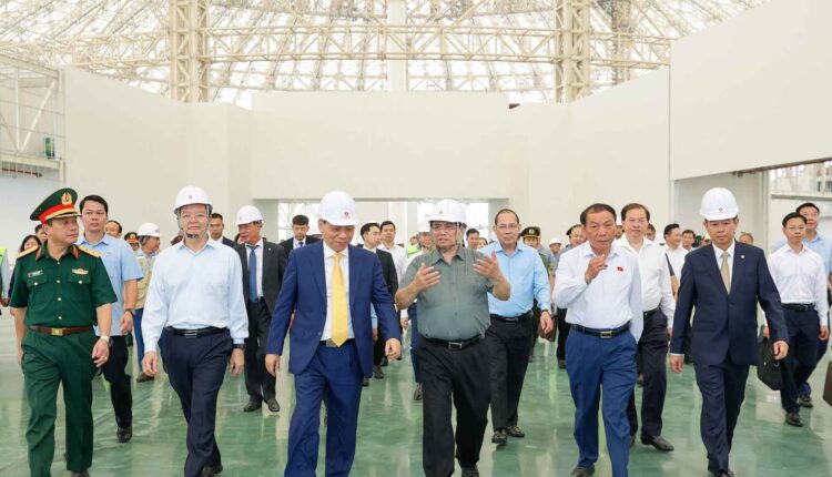 thu-tuong-pham-minh-chinh-va-cac-can-bo