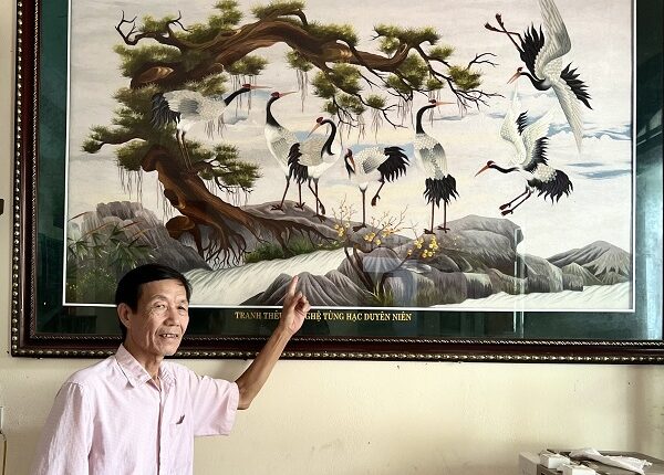 nghe-nhan-cao-tuoi-say-nghe-khac-hoa-cuoc-song-bang-soi-chi-theu (1)