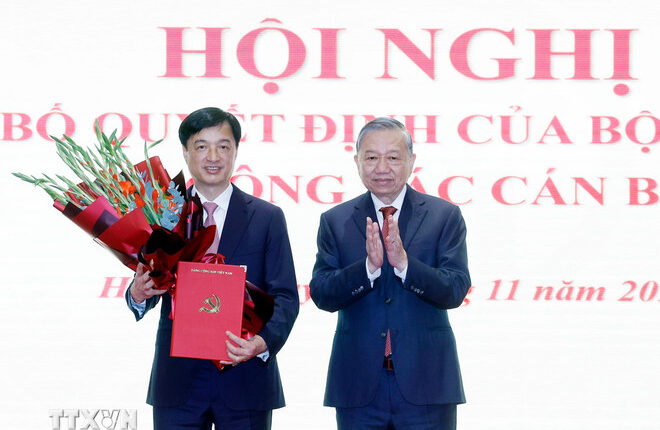 dong-chi-nguyen-duy-ngoc-giu-chuc-bi-thu-thanh-uy-ha-noi-2